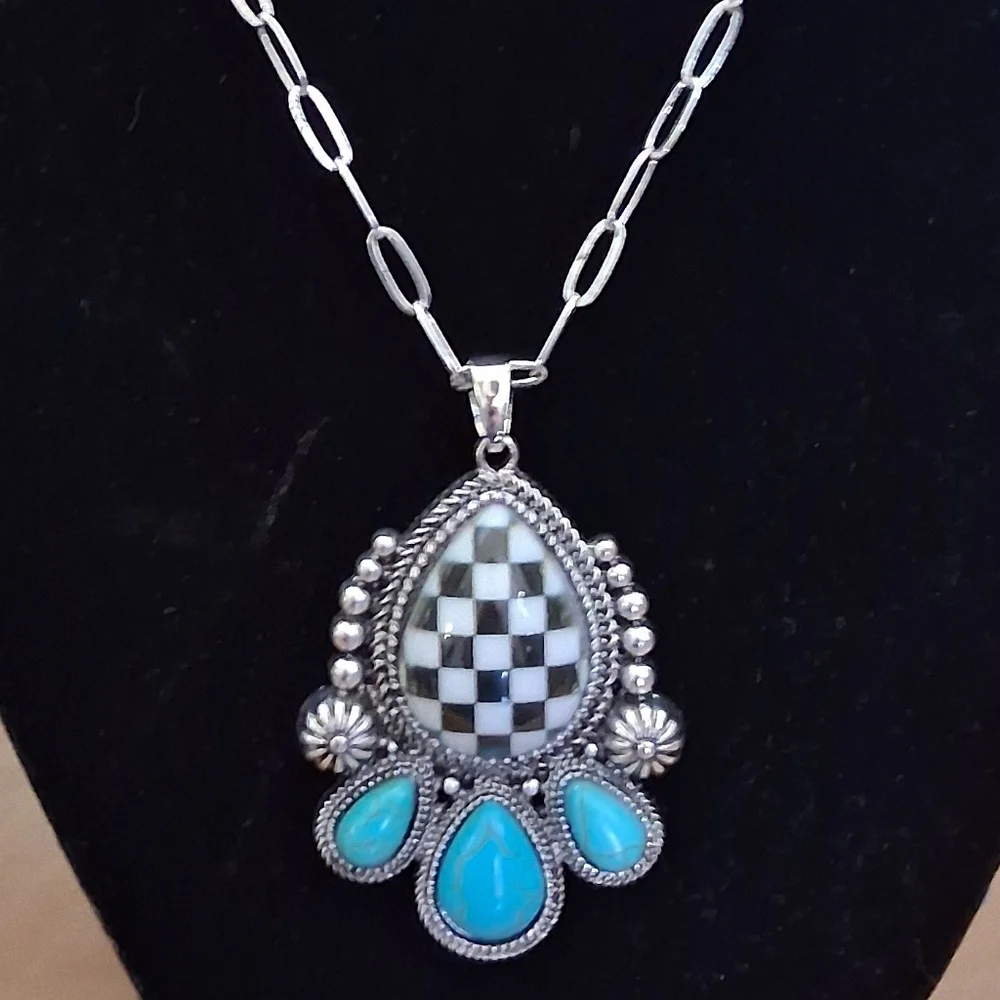 TURQUOISE BLACK AND WHITE CHECKERED NECKLACE 18